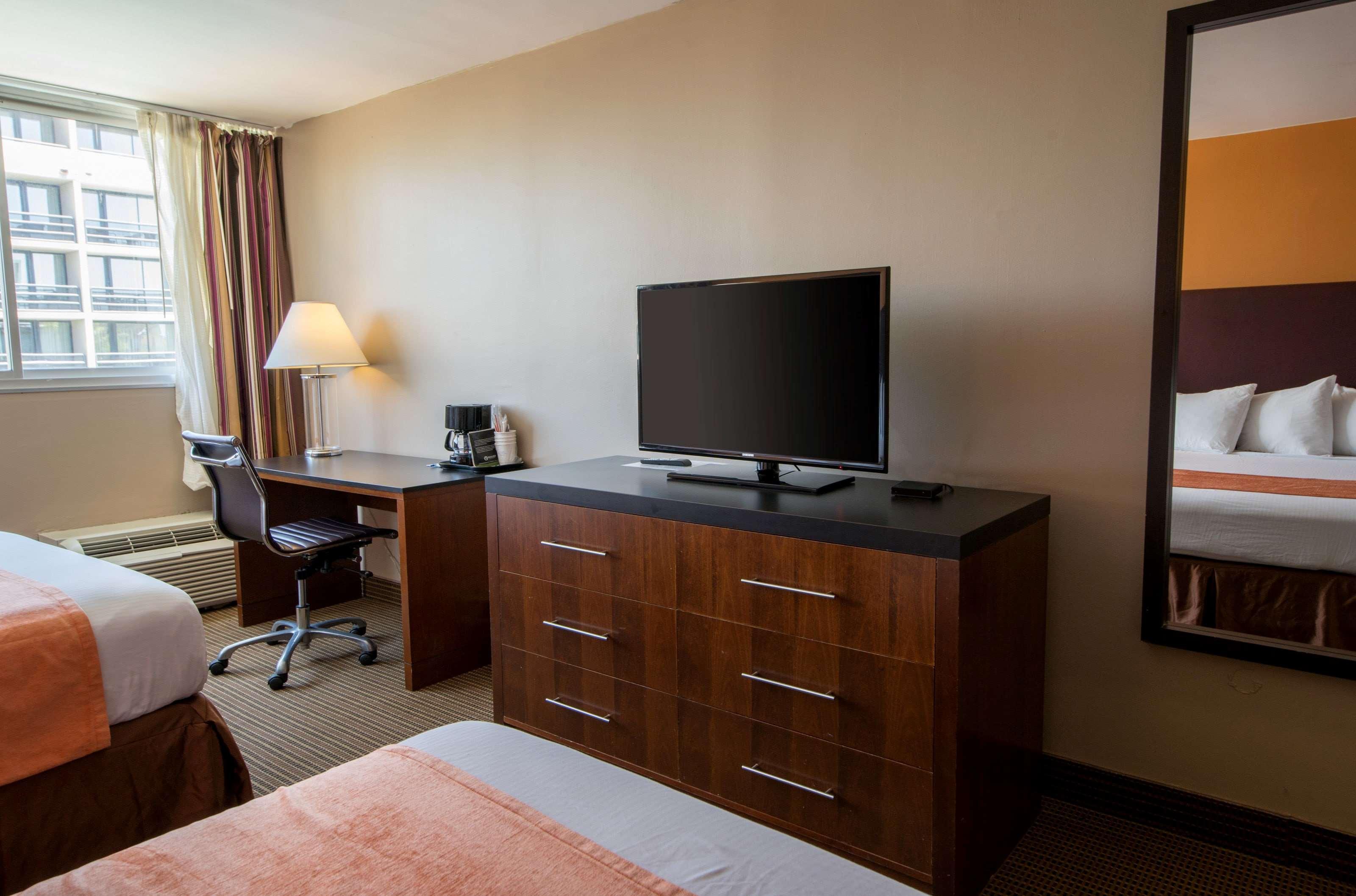 Howard Johnson By Wyndham Fullerton/Anaheim Conference Cntr Екстериор снимка