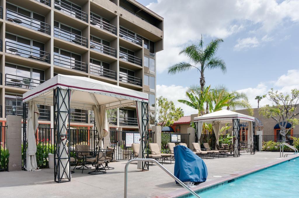 Howard Johnson By Wyndham Fullerton/Anaheim Conference Cntr Екстериор снимка