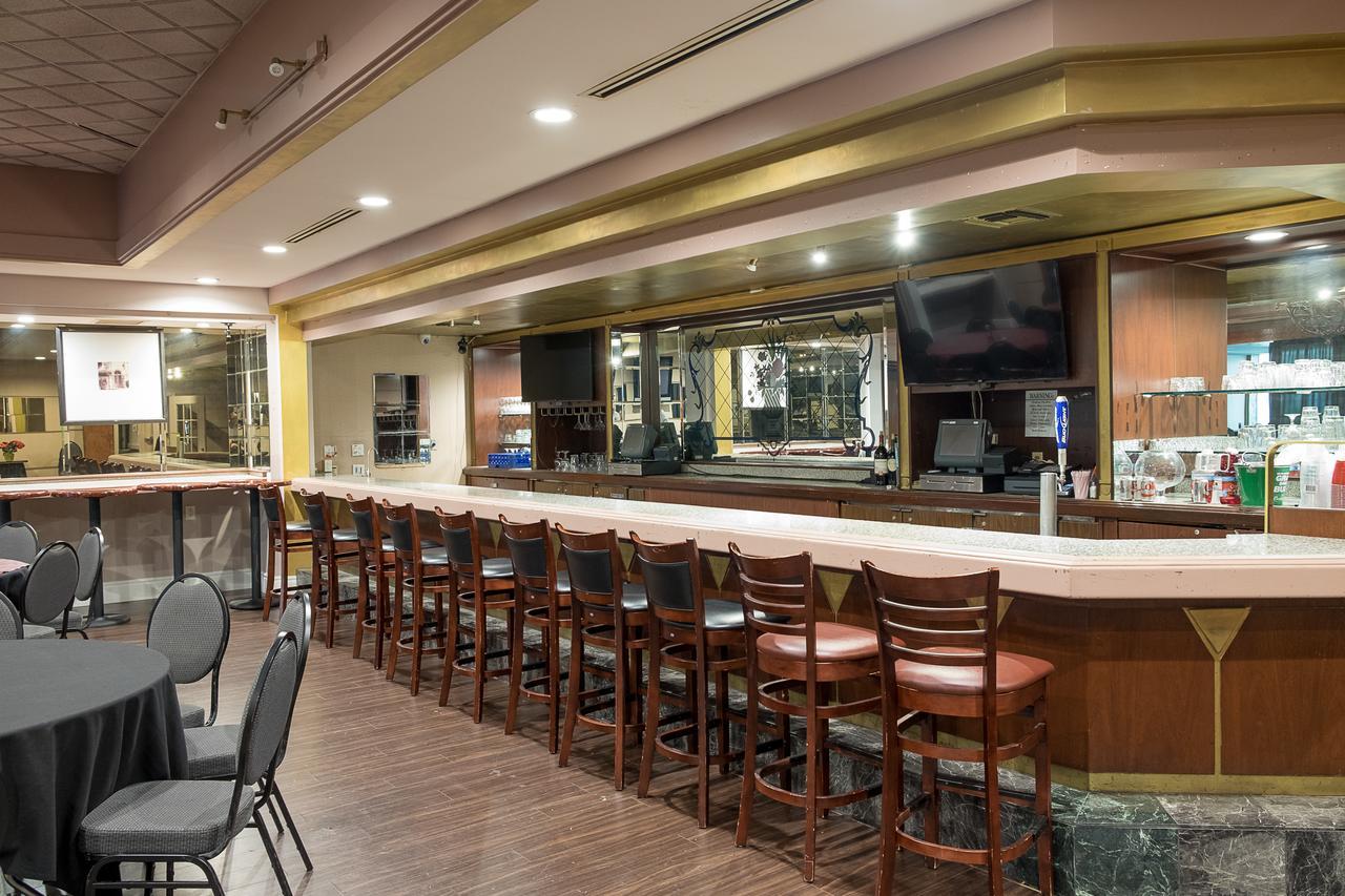 Howard Johnson By Wyndham Fullerton/Anaheim Conference Cntr Екстериор снимка